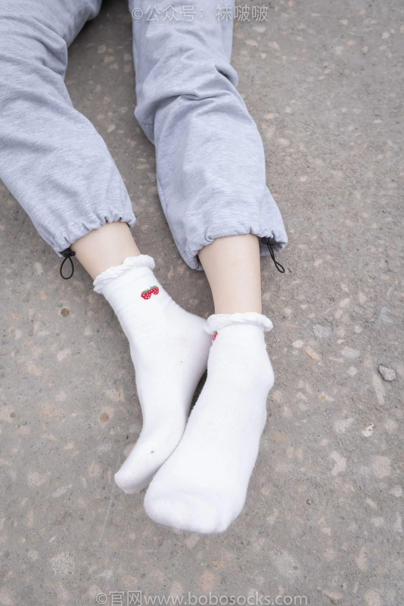 [BoBoSocks袜啵啵]NO.016 熊熊-斯凯奇运动鞋、棉袜（踩脏）、裸足 [147P]插图4